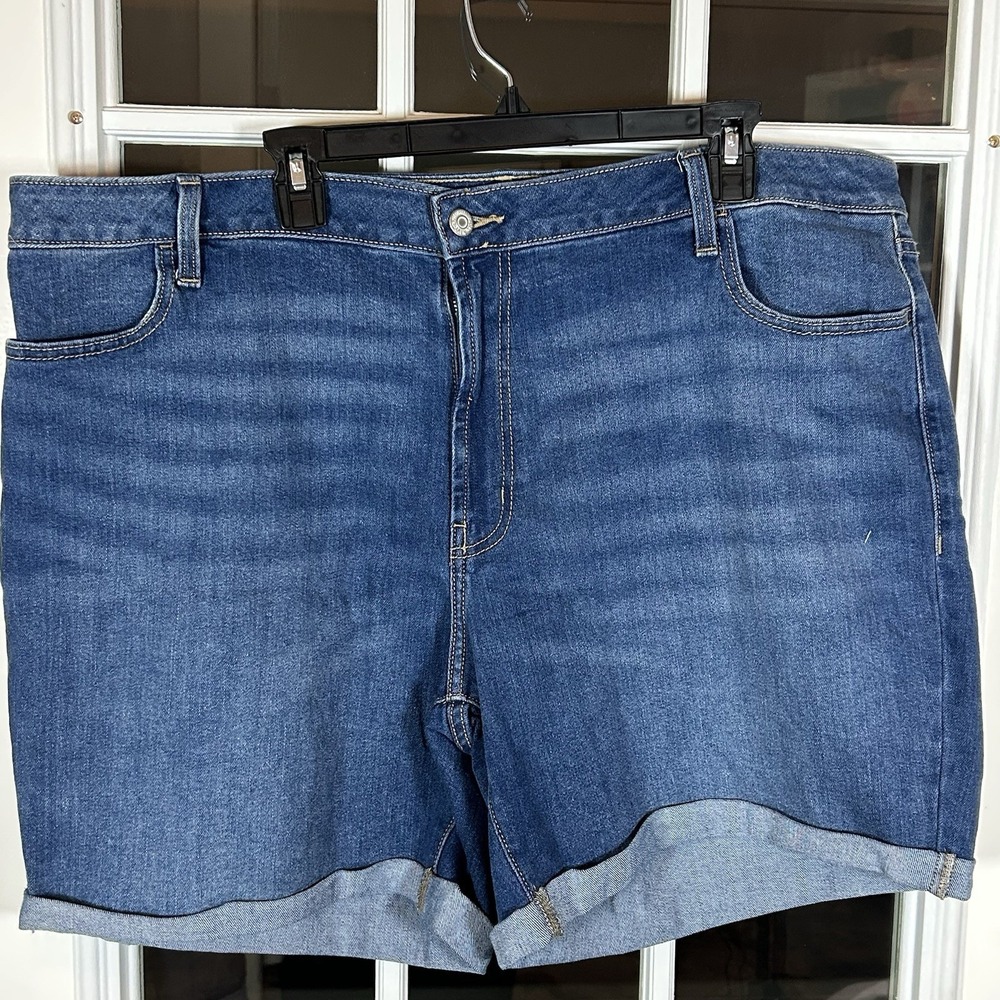 Old Navy High- Rise Wow Denim Shorts Size 22 Plus Medium Wash Cuffed 5" Inseam